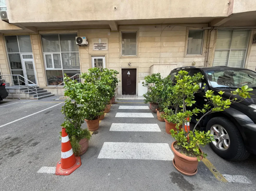 Satılır 5 otaqlı mənzil 210 m²