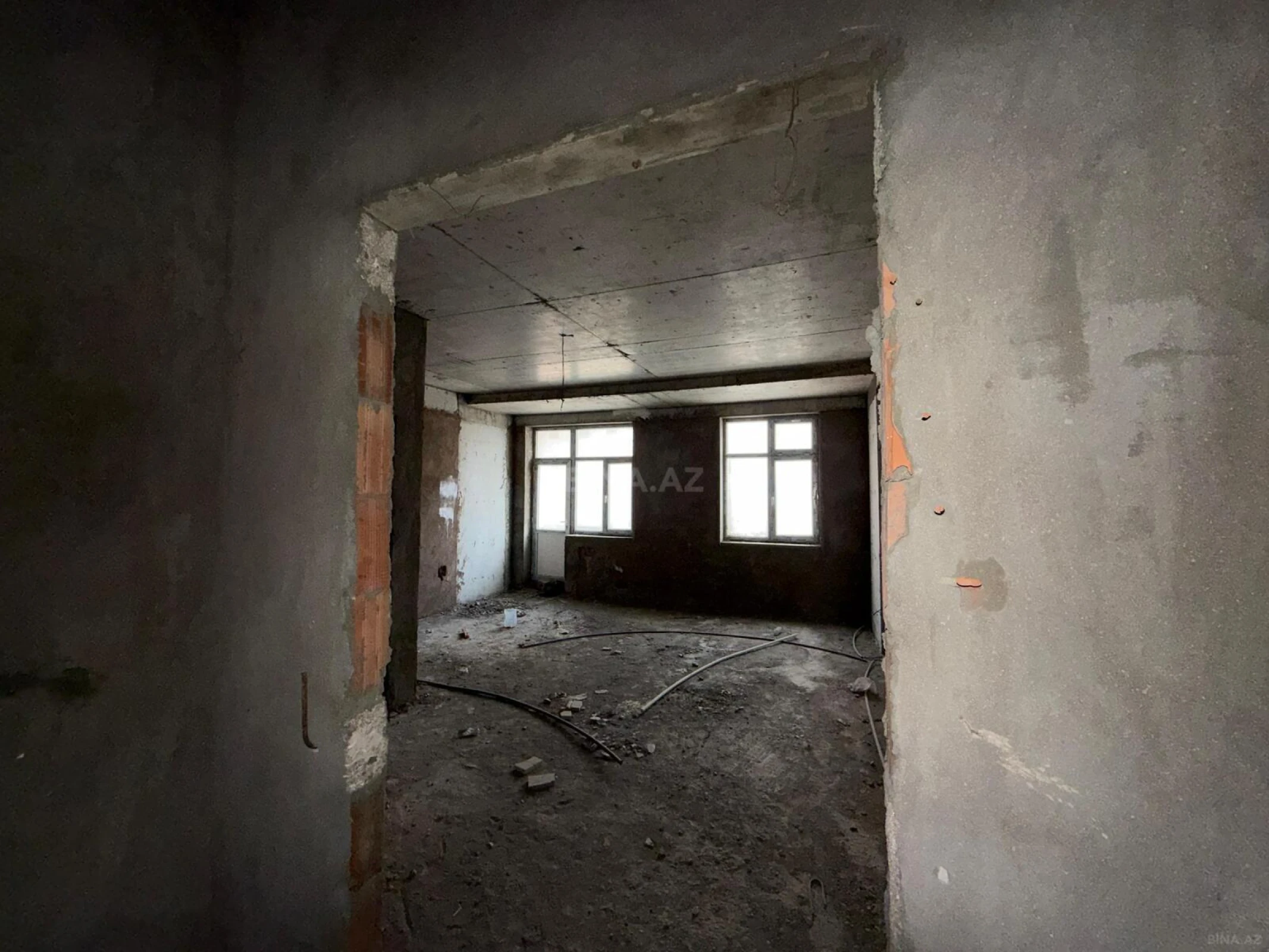 Satılır 5 otaqlı mənzil 210 m²