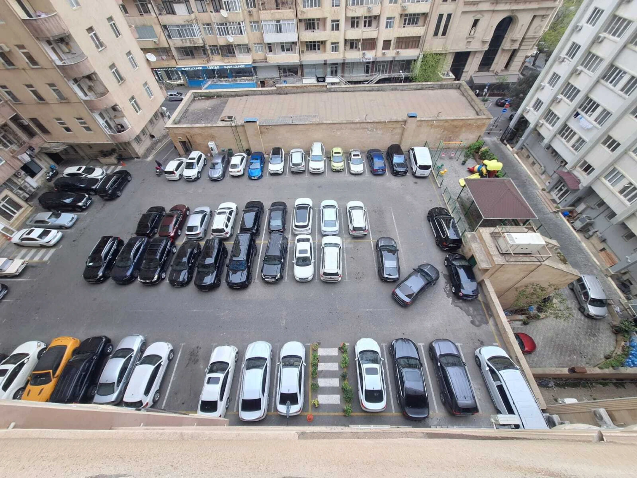 Satılır 5 otaqlı mənzil 210 m²