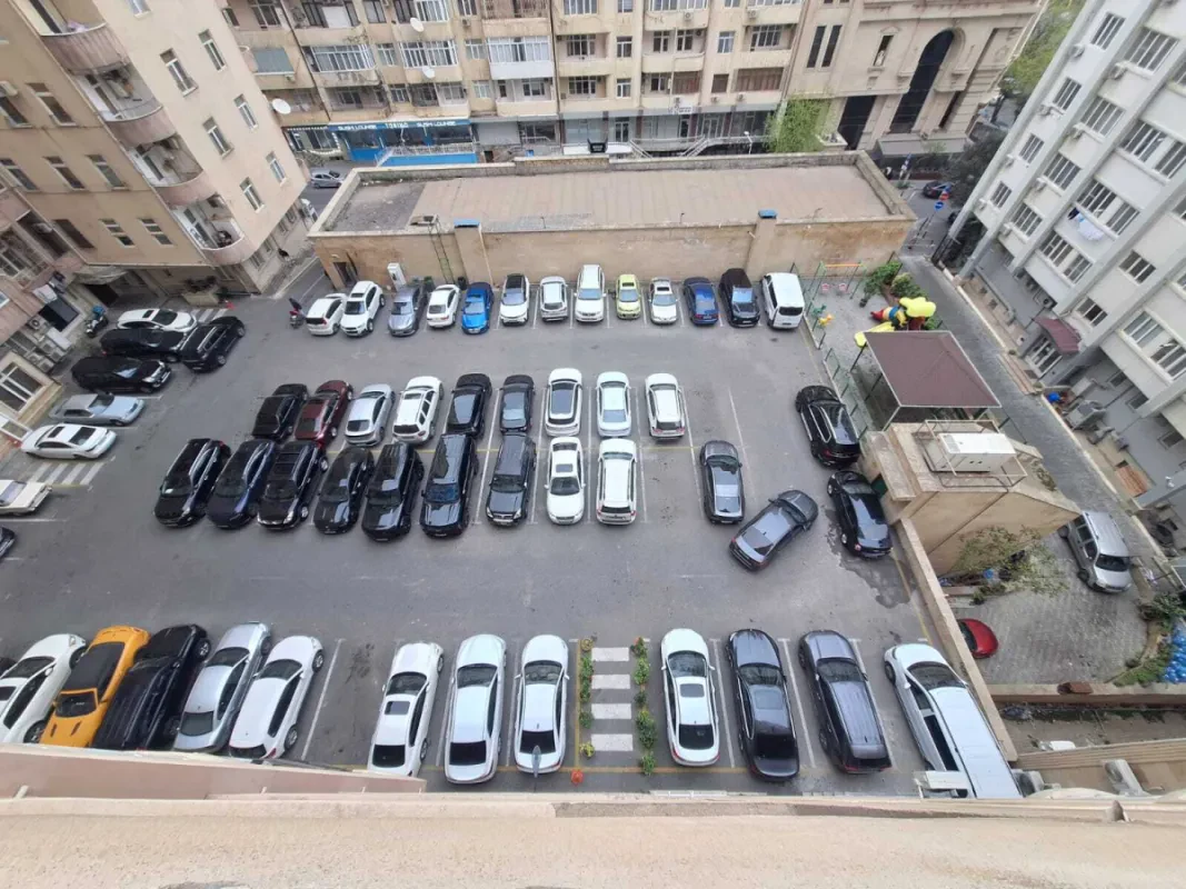 Satılır 5 otaqlı mənzil 210 m²