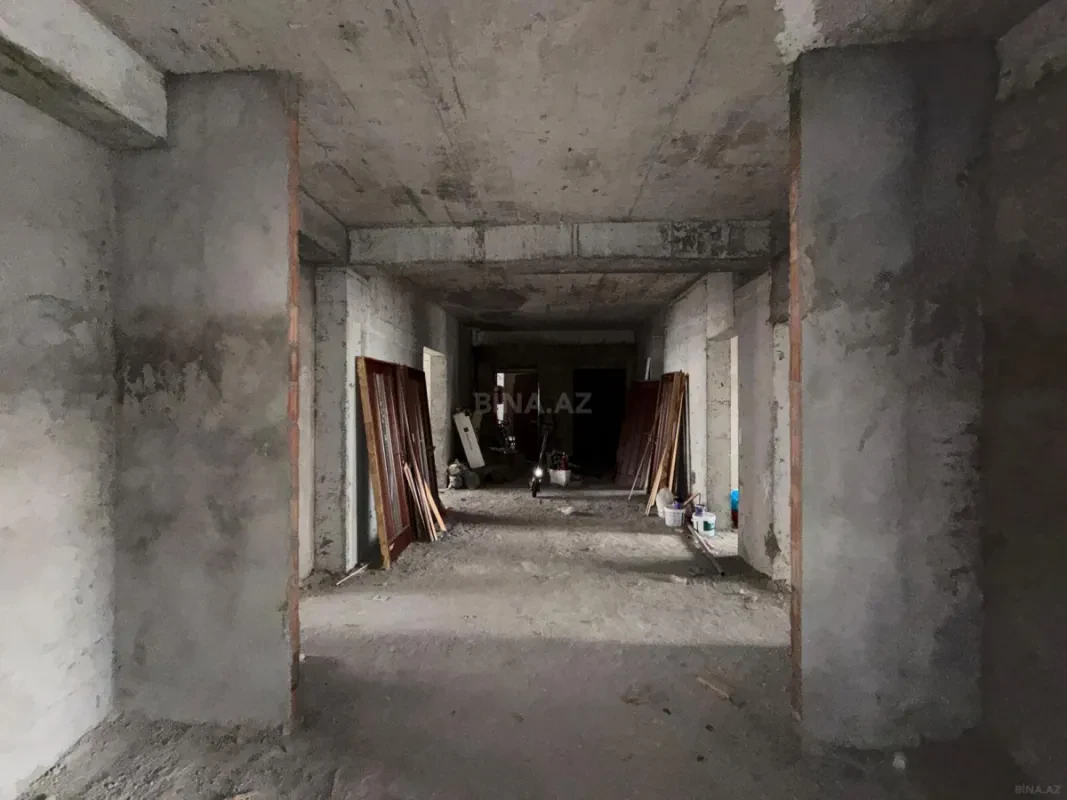 Satılır 5 otaqlı mənzil 210 m²