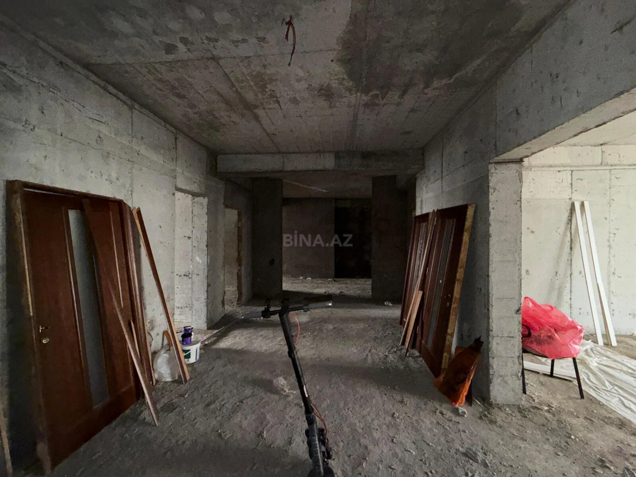 Satılır 5 otaqlı mənzil 210 m²