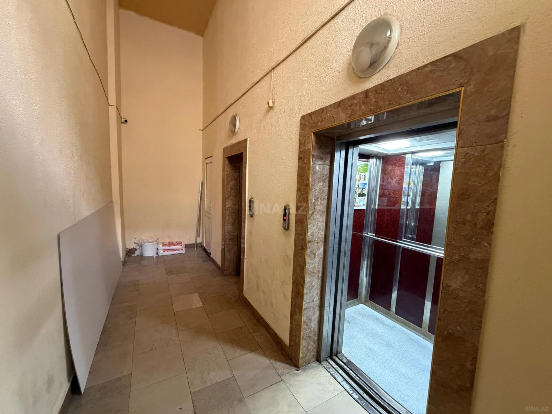 Satılır 5 otaqlı mənzil 210 m²