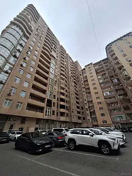 Satılır 5 otaqlı mənzil 210 m²