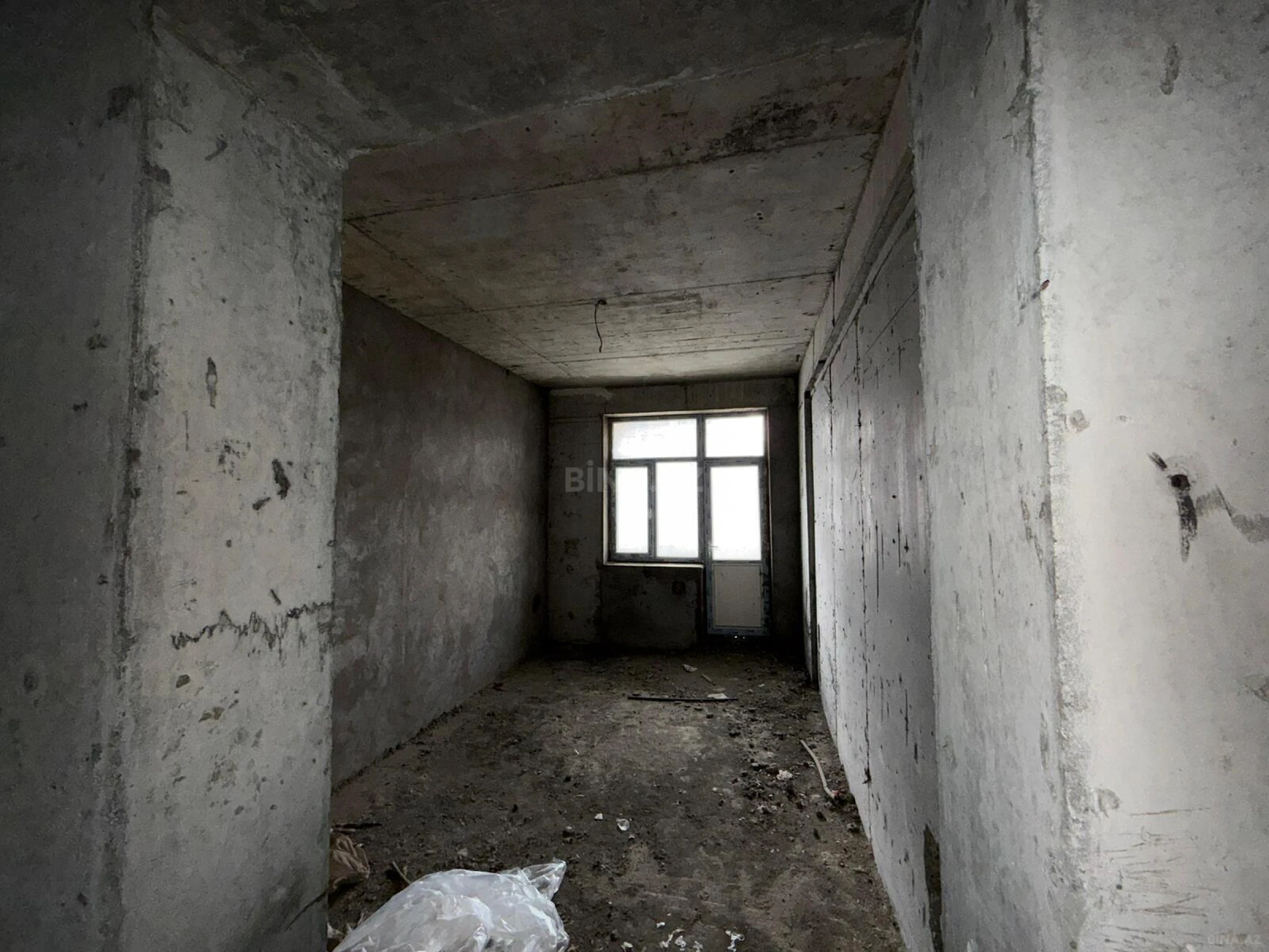 Satılır 5 otaqlı mənzil 210 m²