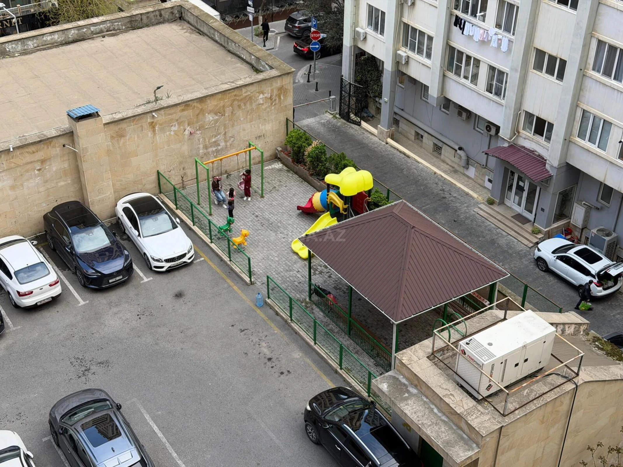 Satılır 5 otaqlı mənzil 210 m²