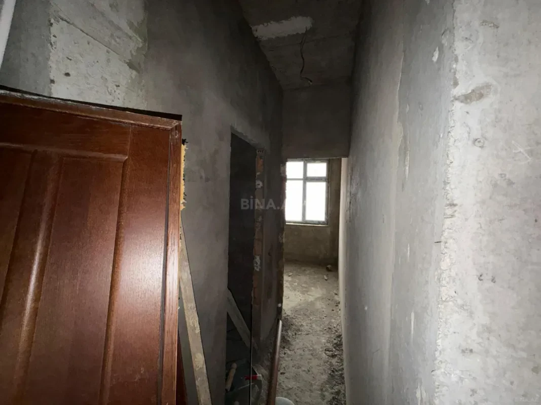 Satılır 5 otaqlı mənzil 210 m²