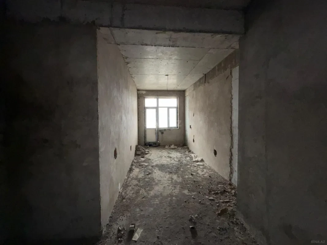 Satılır 5 otaqlı mənzil 210 m²