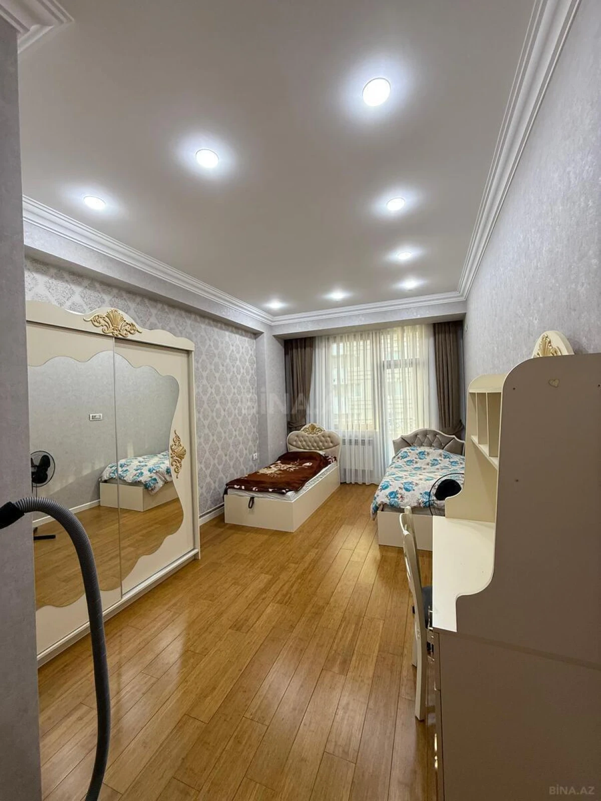 Kirayə verilir 3 otaqlı mənzil 99 m²