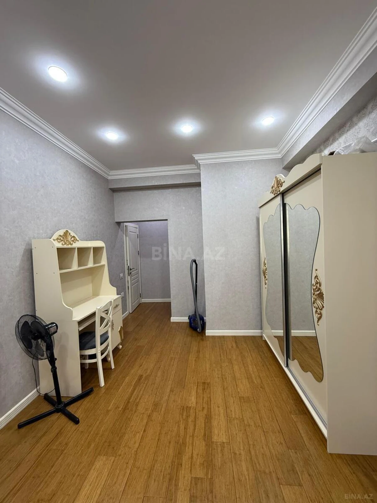 Kirayə verilir 3 otaqlı mənzil 99 m²