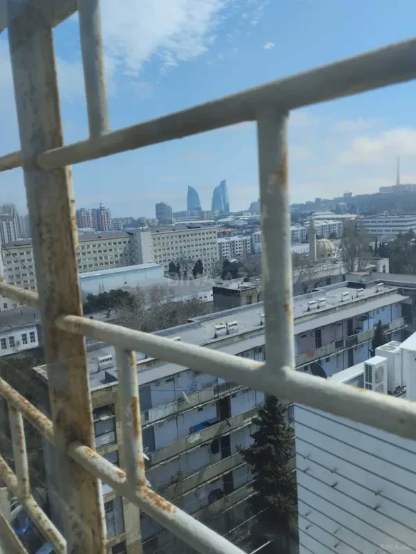 Satılır 4 otaqlı mənzil 81.6 m²