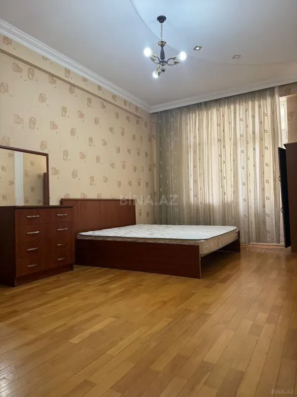 Kirayə verilir 3 otaqlı mənzil 140 m²