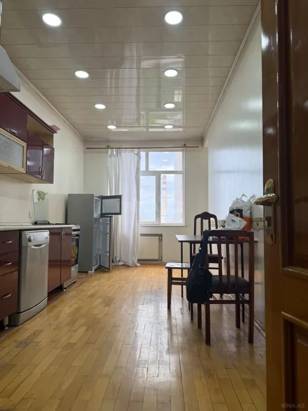 Kirayə verilir 3 otaqlı mənzil 140 m²