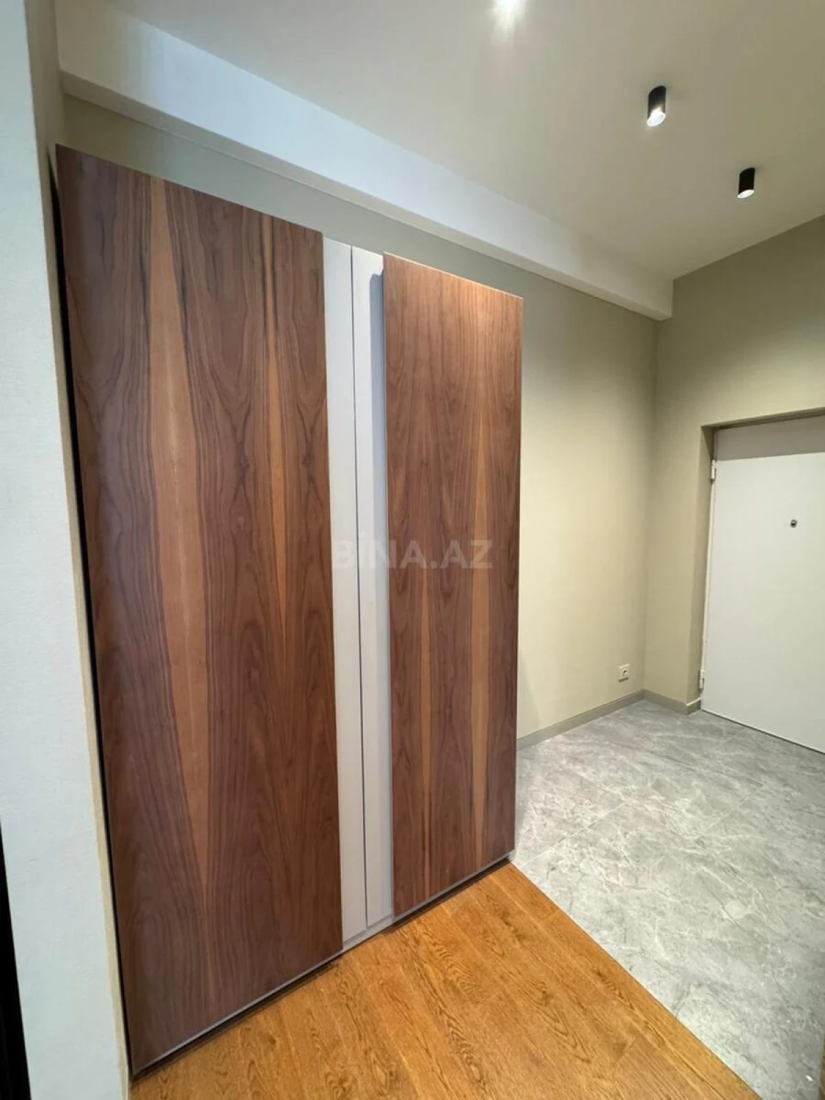 Kirayə verilir 2 otaqlı mənzil 62 m²