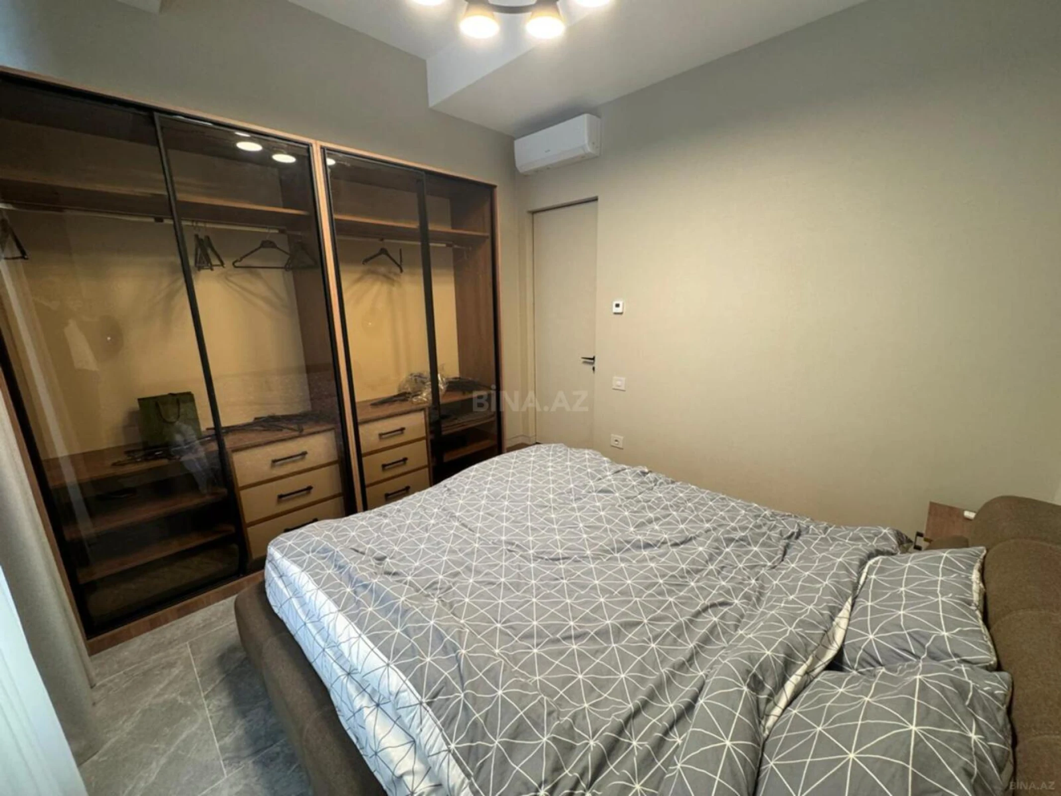 Kirayə verilir 2 otaqlı mənzil 62 m²