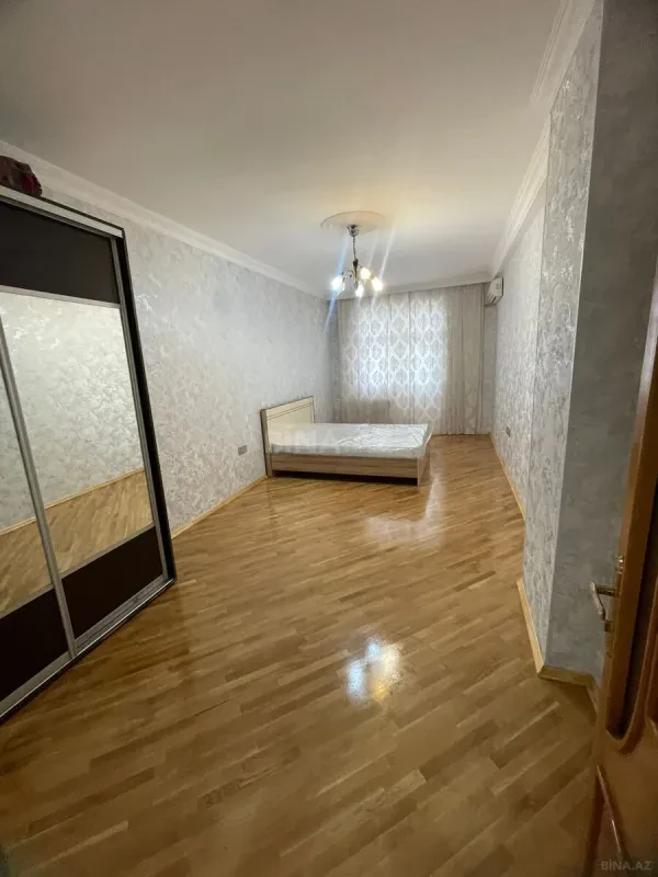 Kirayə verilir 3 otaqlı mənzil 130 m²