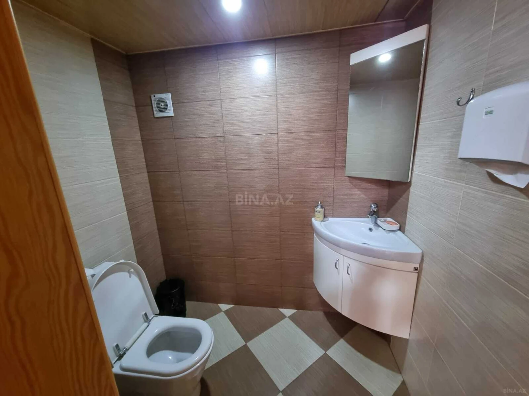 Kirayə verilir 8 otaqlı ofis 560 m²