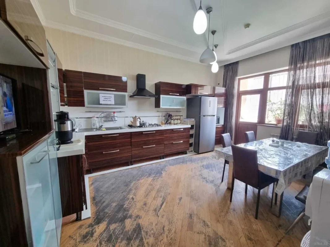Kirayə verilir 8 otaqlı ofis 560 m²
