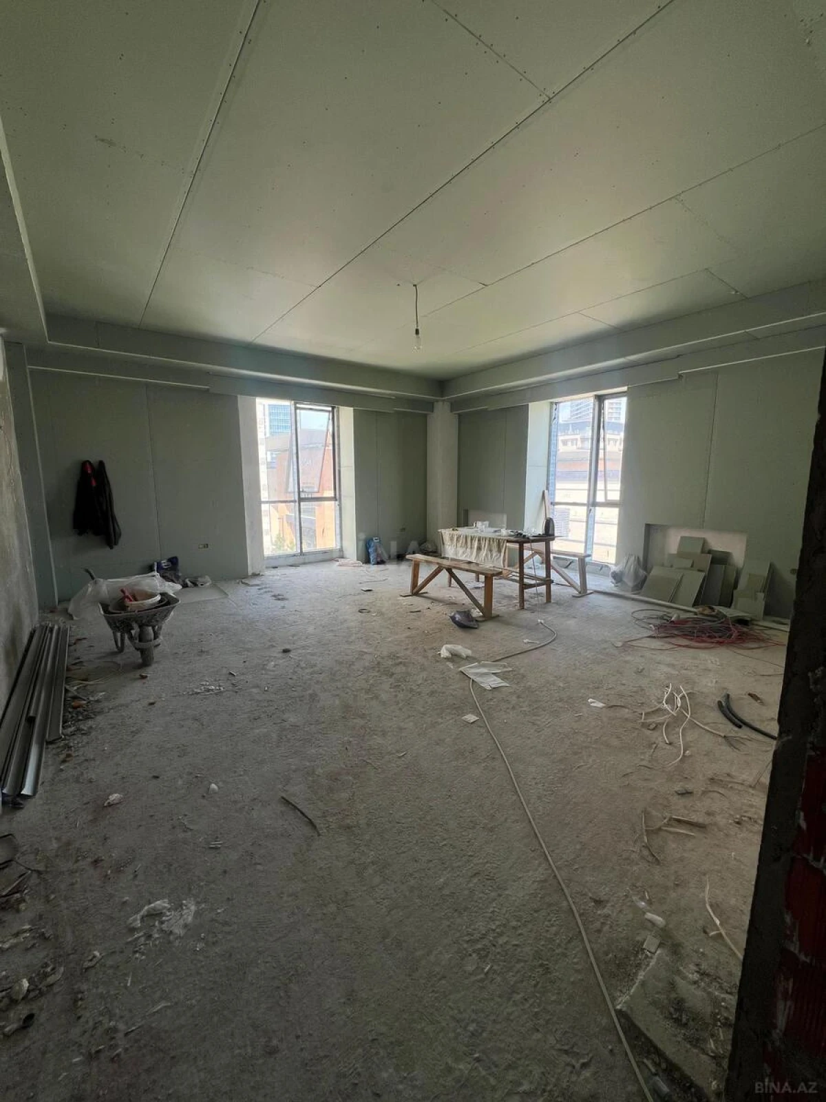 Satılır 5 otaqlı mənzil 262.4 m²