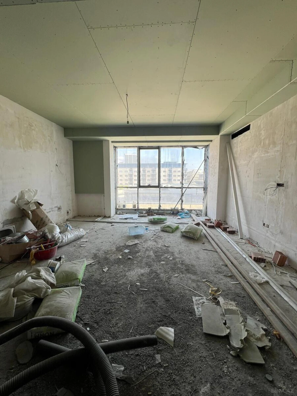 Satılır 5 otaqlı mənzil 262.4 m²