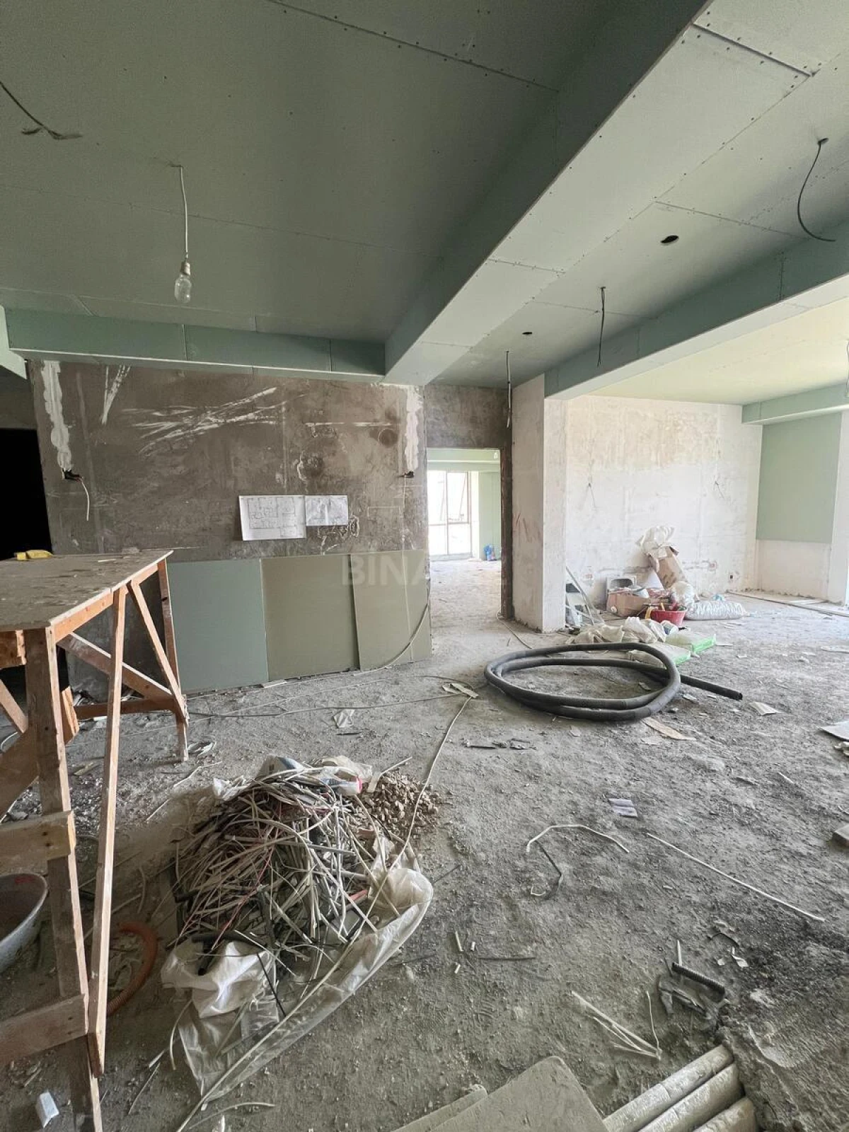 Satılır 5 otaqlı mənzil 262.4 m²