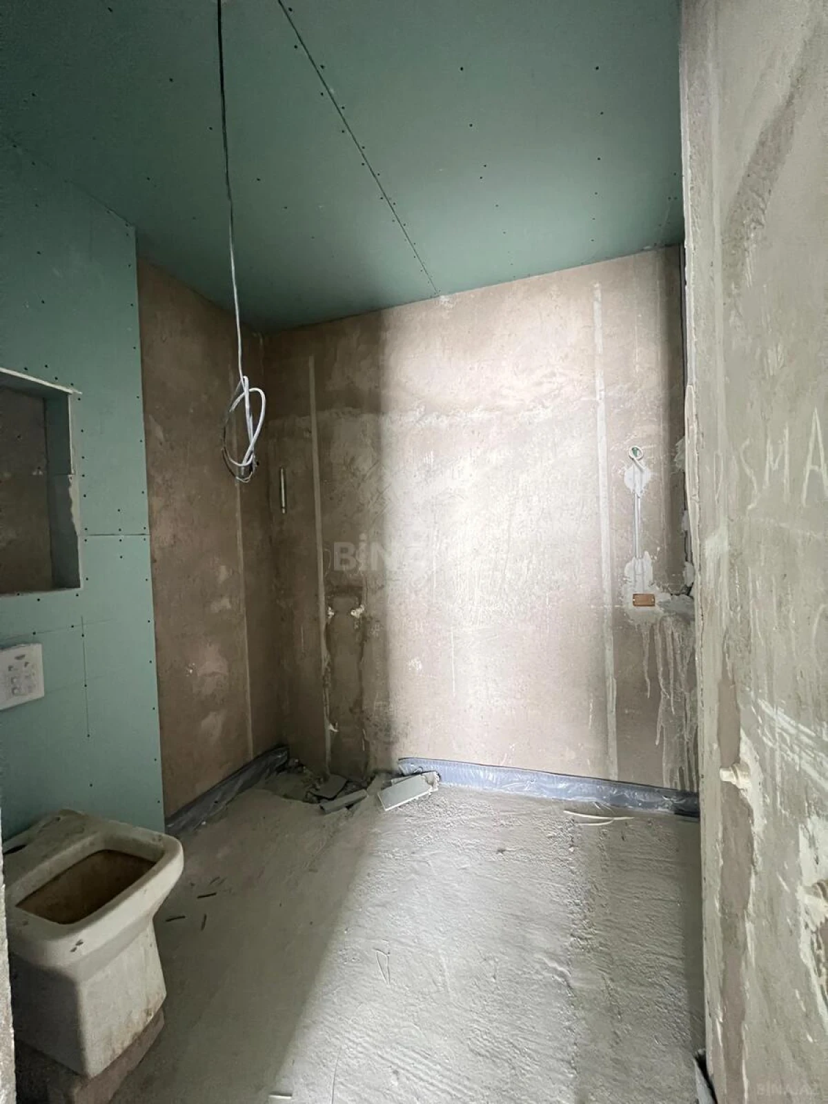 Satılır 5 otaqlı mənzil 262.4 m²
