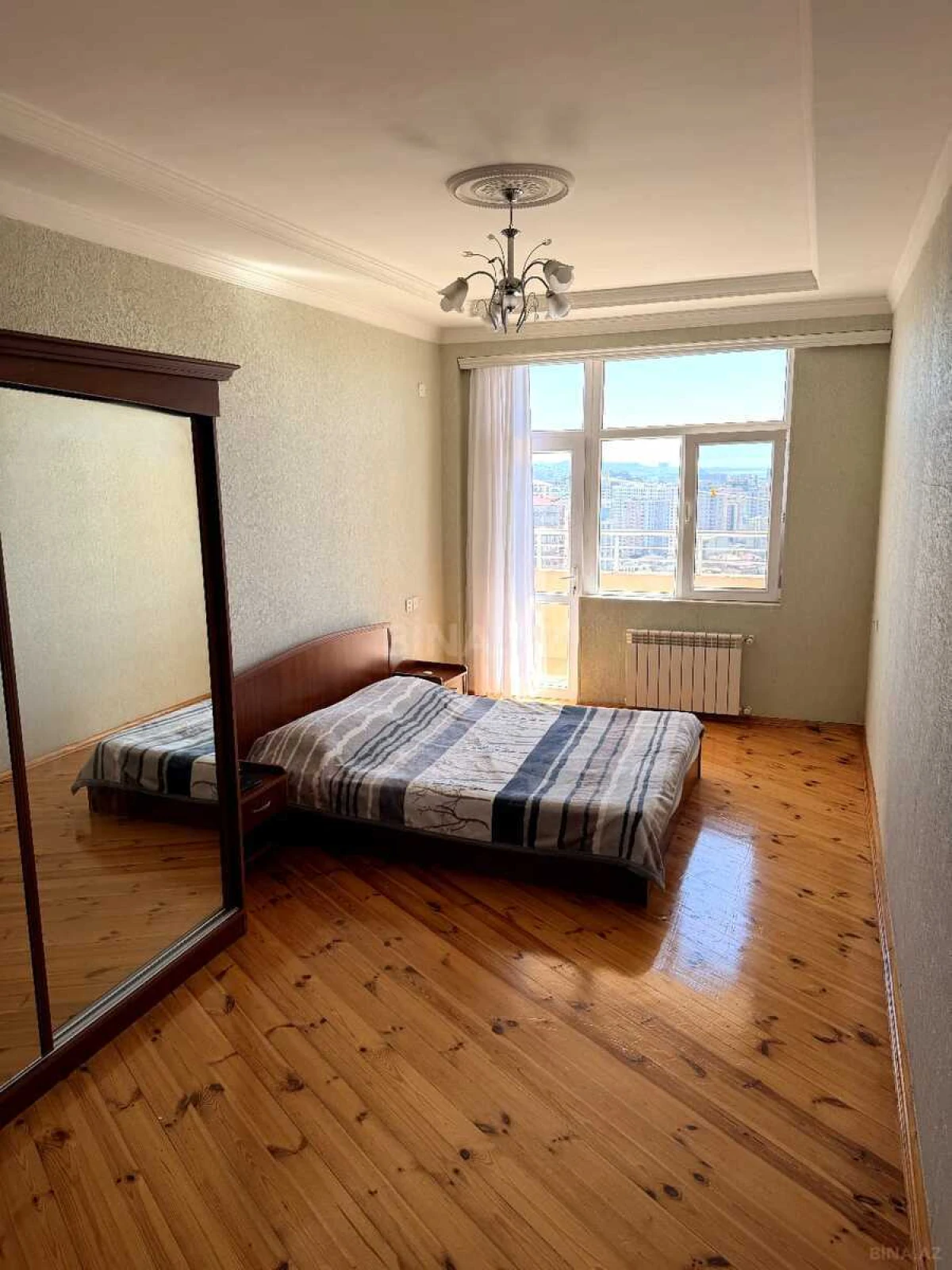 Kirayə verilir 2 otaqlı mənzil 95 m²
