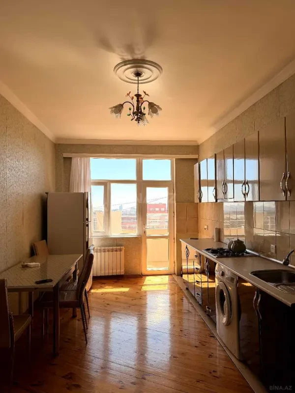 Kirayə verilir 2 otaqlı mənzil 95 m²