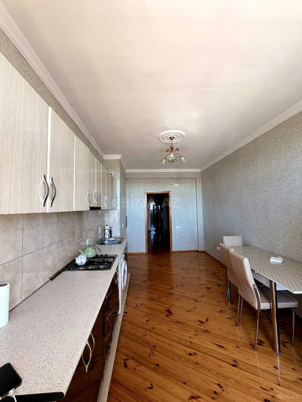 Kirayə verilir 2 otaqlı mənzil 95 m²