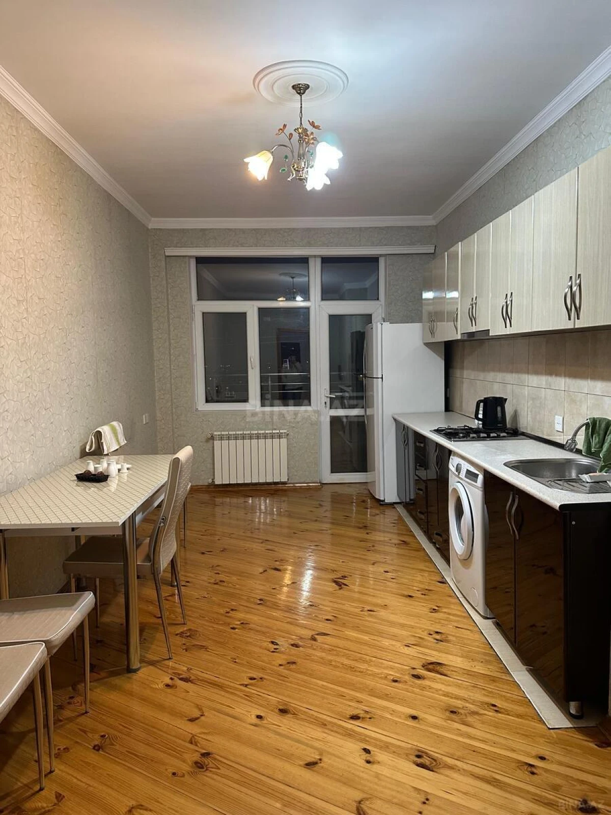 Kirayə verilir 2 otaqlı mənzil 95 m²