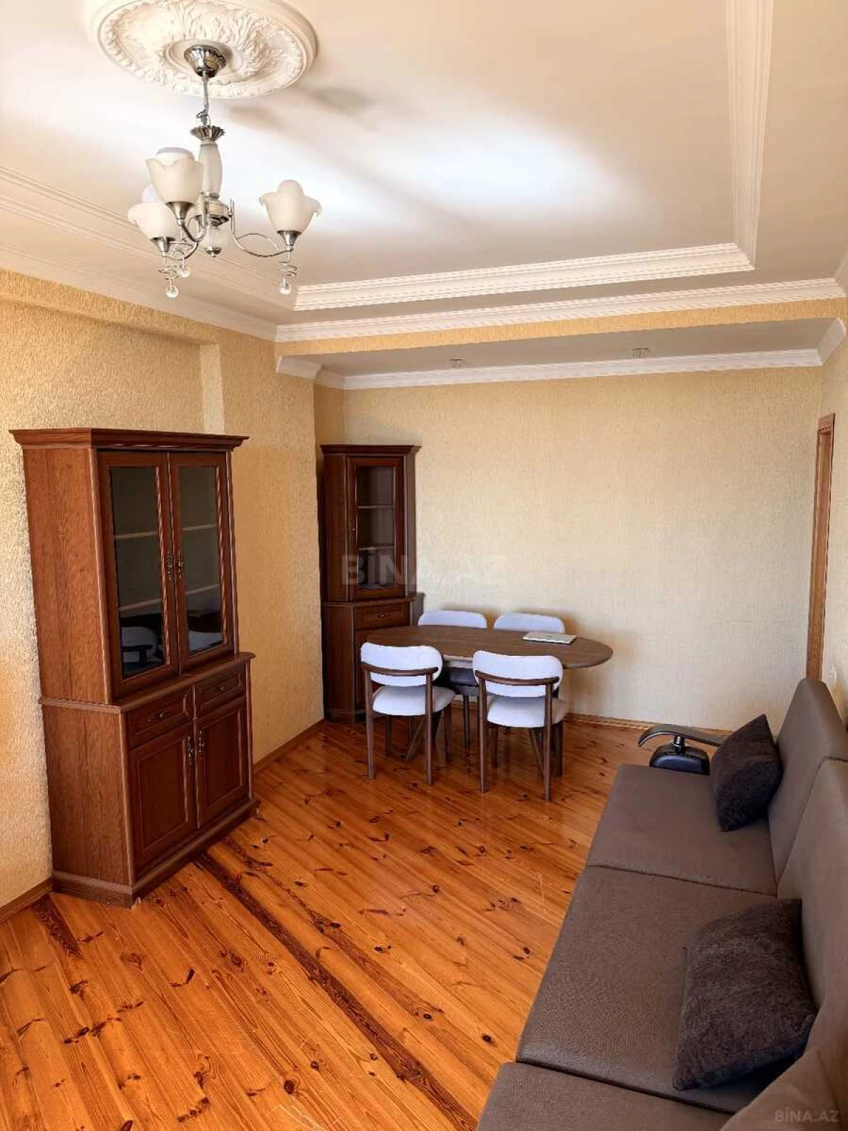 Kirayə verilir 2 otaqlı mənzil 95 m²