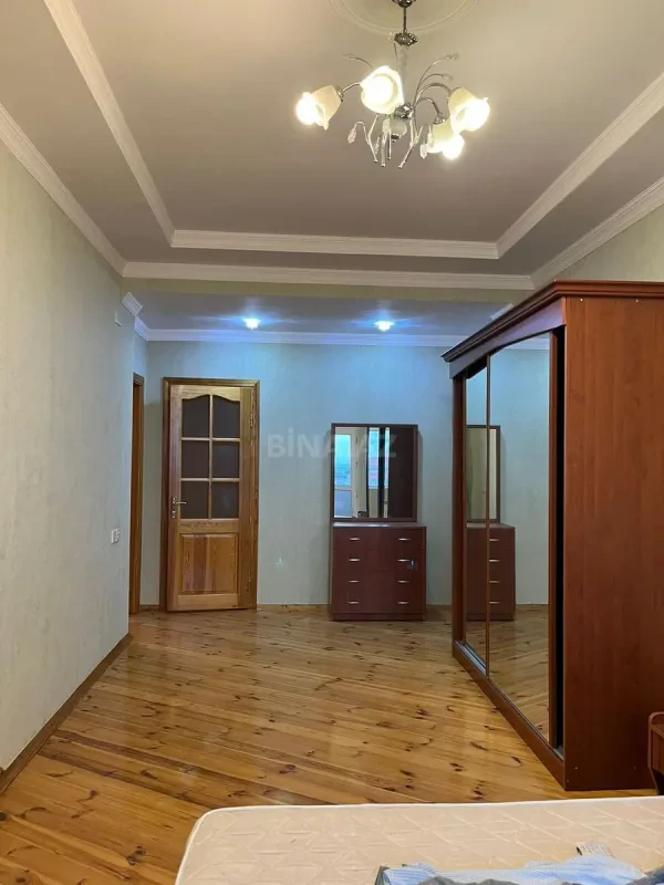 Kirayə verilir 2 otaqlı mənzil 95 m²