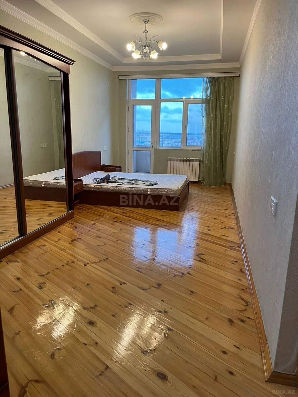 Kirayə verilir 2 otaqlı mənzil 95 m²