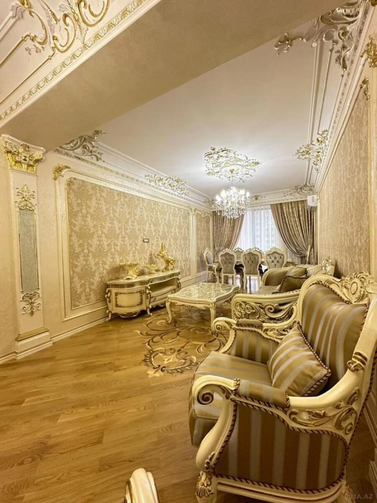 Satılır 3 otaqlı mənzil 172 m²