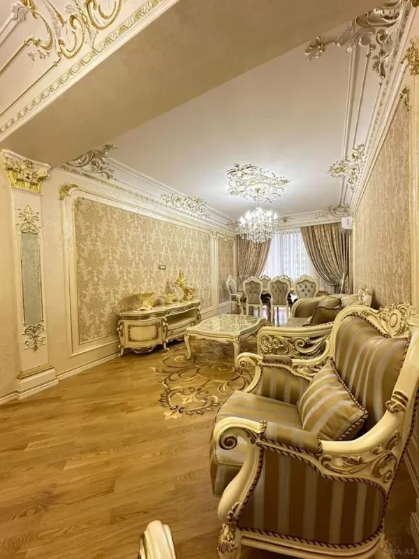 Satılır 3 otaqlı mənzil 172 m²