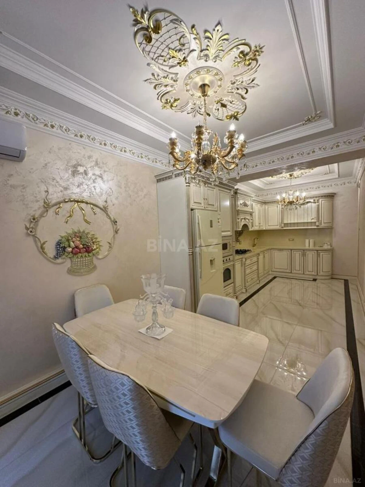 Satılır 3 otaqlı mənzil 172 m²