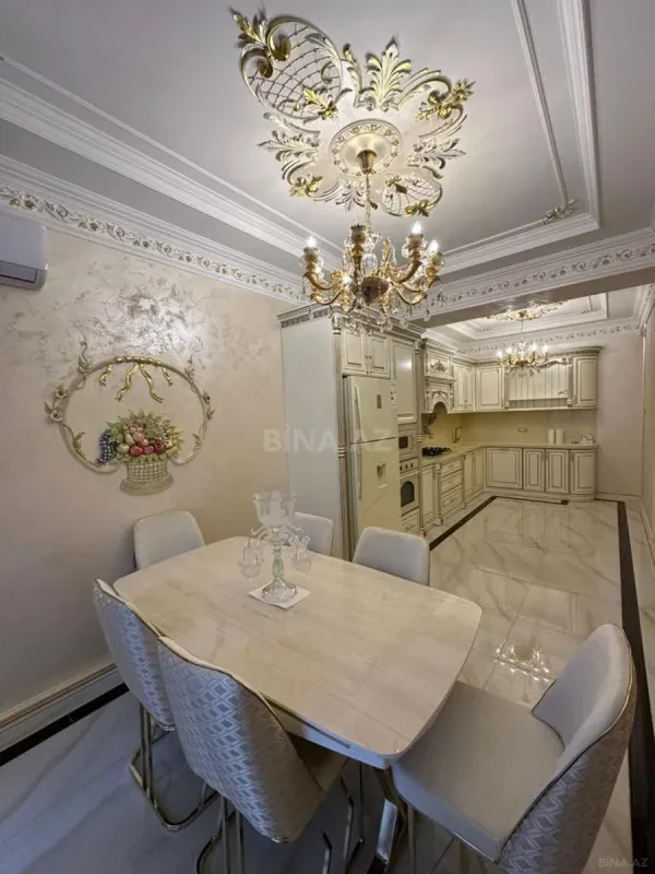 Satılır 3 otaqlı mənzil 172 m²
