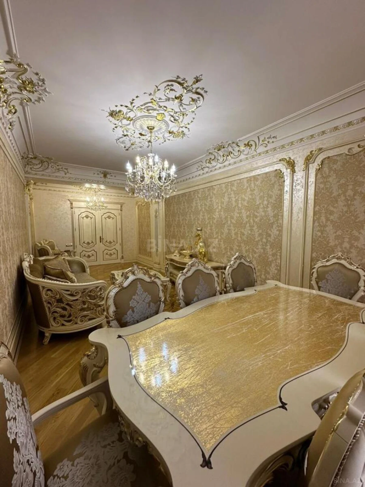 Satılır 3 otaqlı mənzil 172 m²