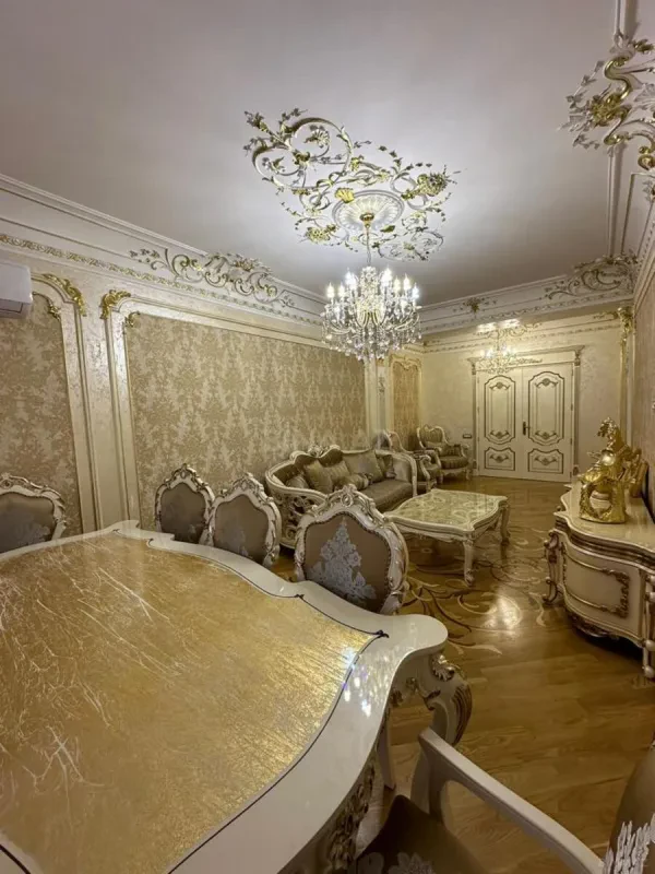 Satılır 3 otaqlı mənzil 172 m²