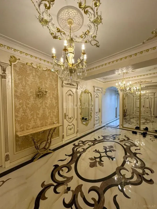 Satılır 3 otaqlı mənzil 172 m²