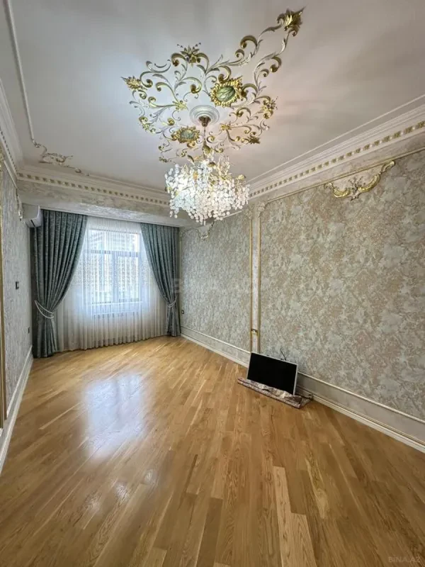 Satılır 3 otaqlı mənzil 172 m²