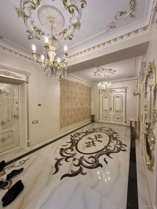 Satılır 3 otaqlı mənzil 172 m²
