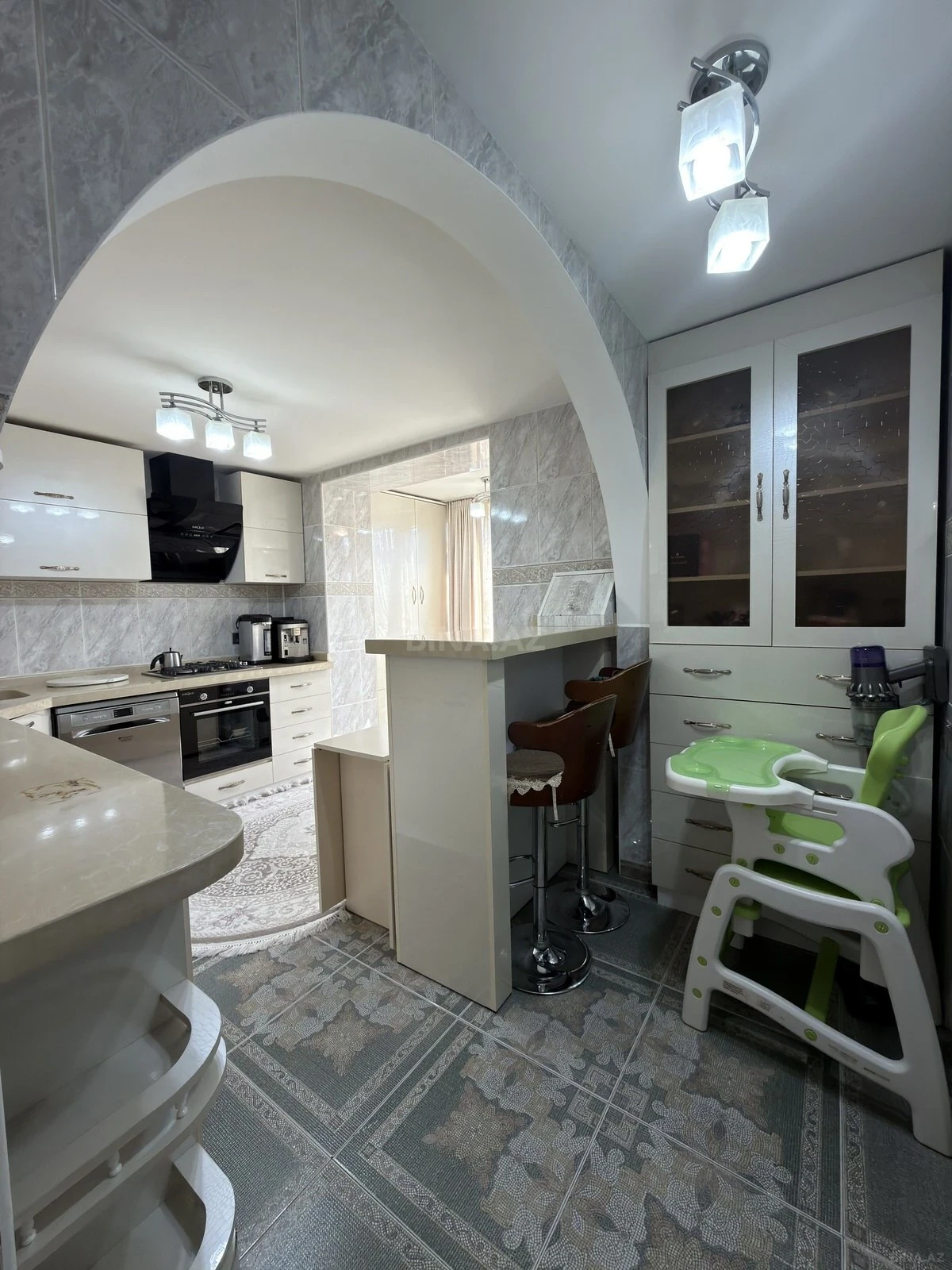 Satılır 5 otaqlı mənzil 112 m²