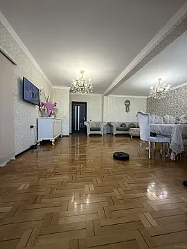 Satılır 5 otaqlı mənzil 112 m²