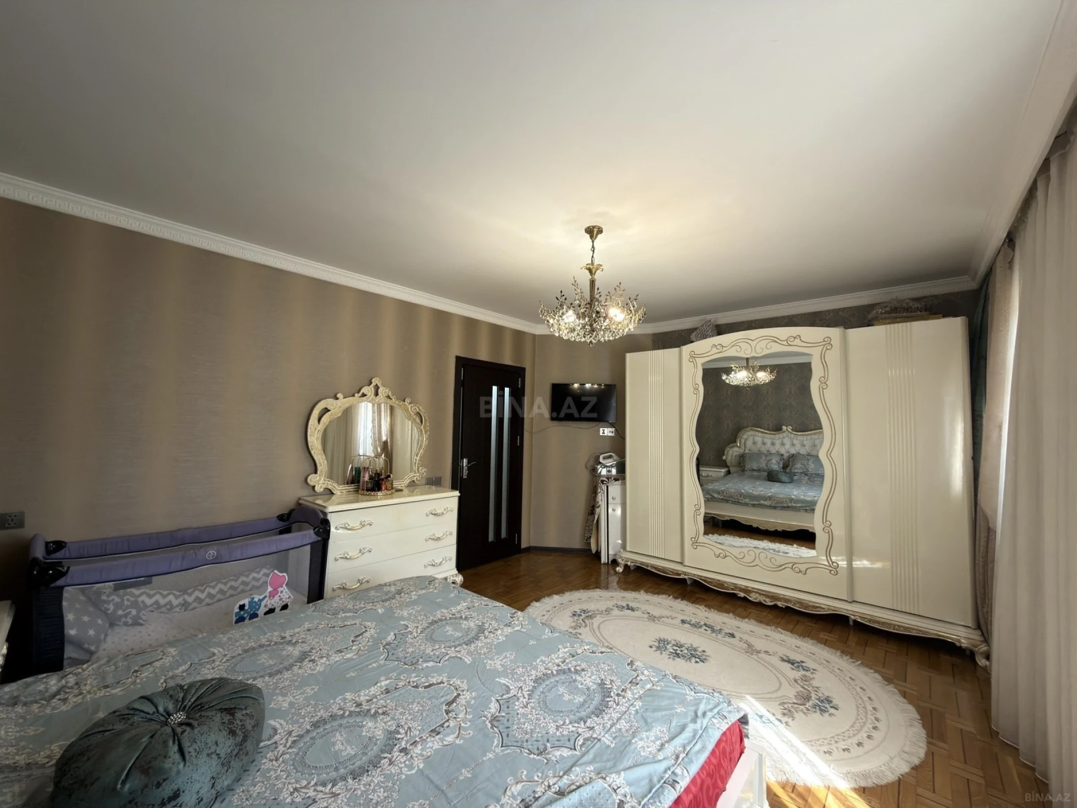 Satılır 5 otaqlı mənzil 112 m²