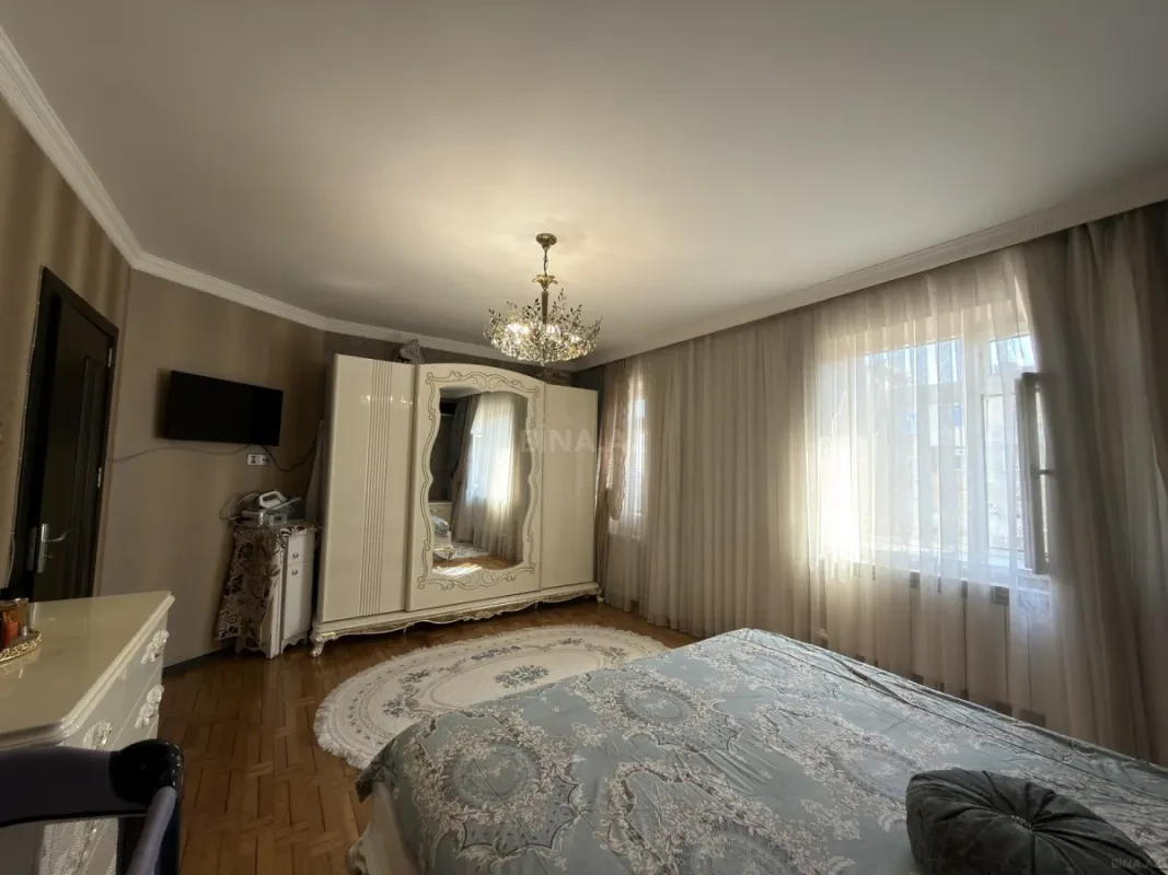 Satılır 5 otaqlı mənzil 112 m²
