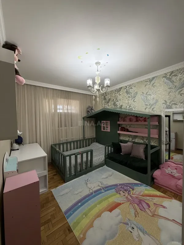 Satılır 5 otaqlı mənzil 112 m²