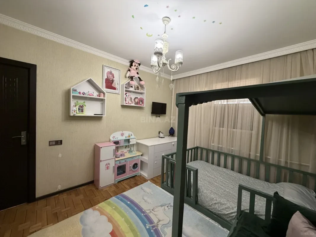 Satılır 5 otaqlı mənzil 112 m²