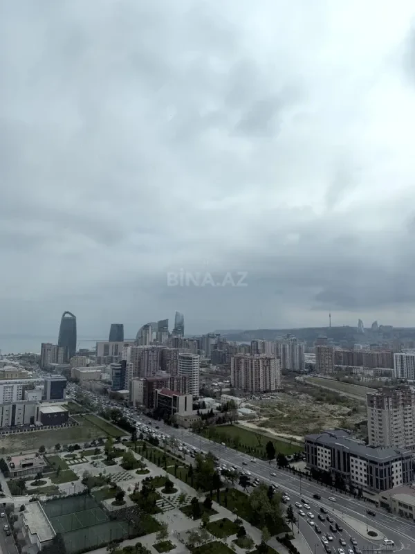 Satılır 3 otaqlı mənzil 165 m²