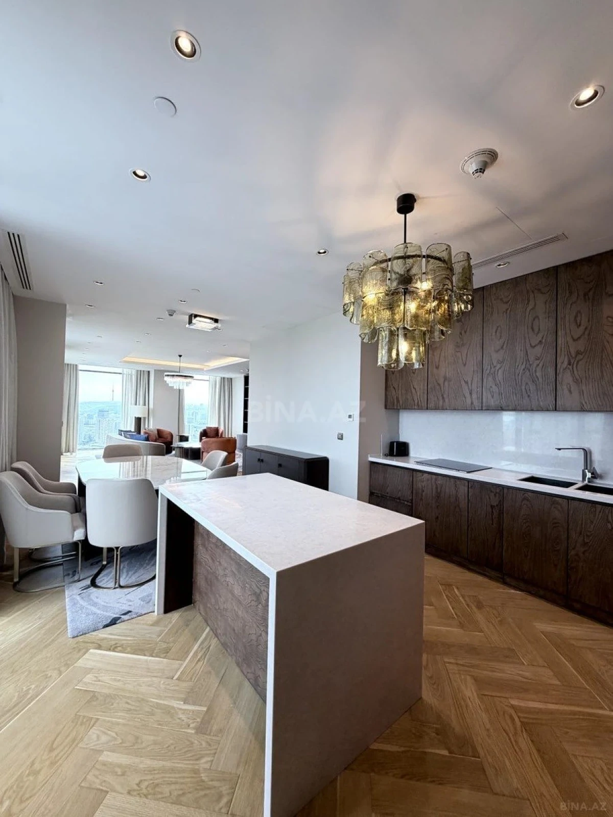 Satılır 3 otaqlı mənzil 165 m²